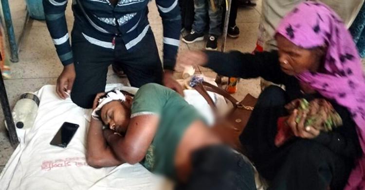 বাংলাদেশিকে নির্যাতন, মৃত ভেবে ফেলে গেল বিএসএফ